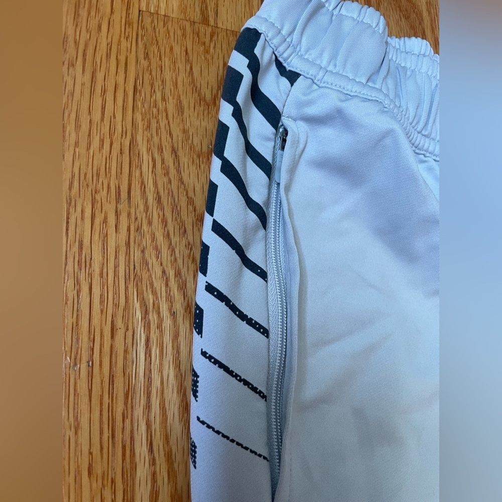 Gymshark Athletic Tapered Pants - NWOT - Picture 4 of 9